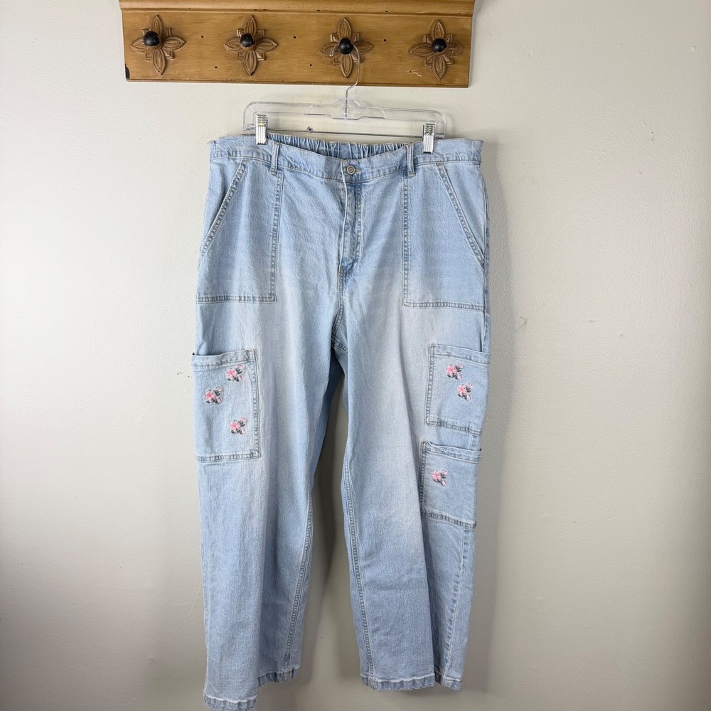 No Boundaries Cargo Jeans Light Wash 2X Floral Embroidered Utility Pockets